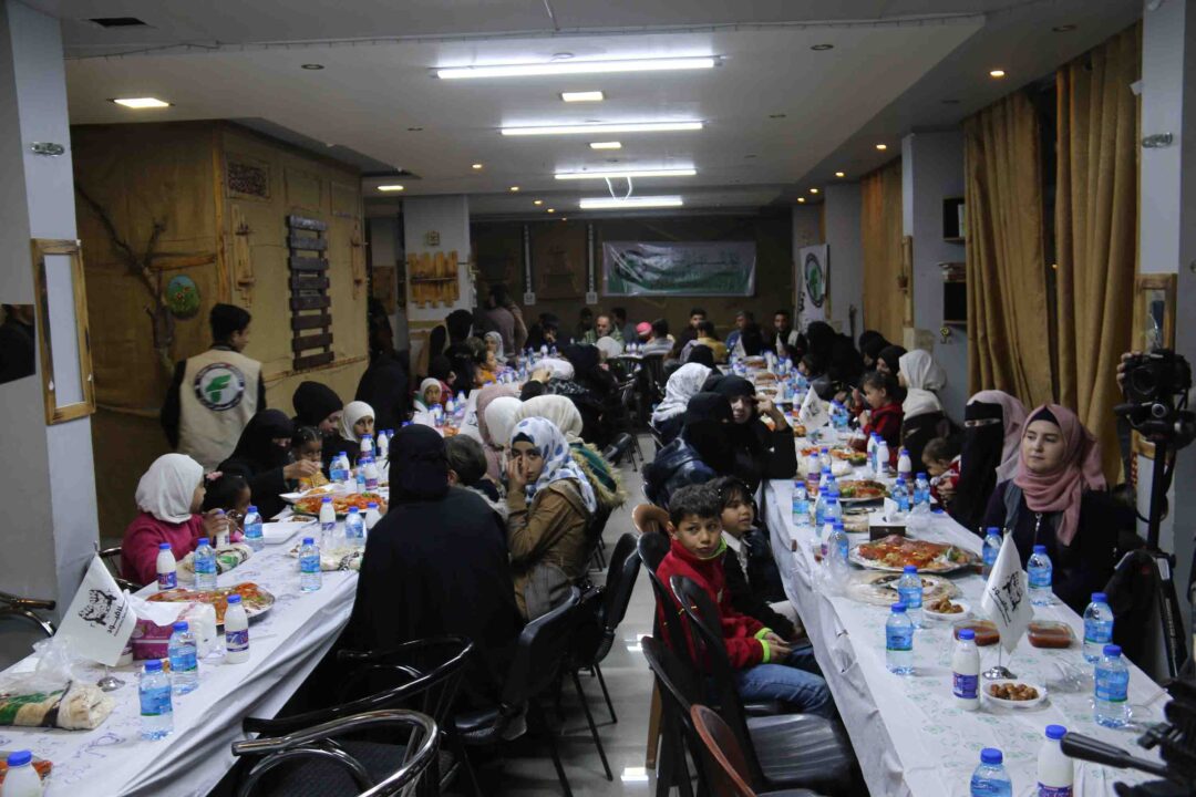 Iftar dinner for survivors of Assad’s prisons in Afrin as part of the “FEE TAWAD’DHIM” campaign.